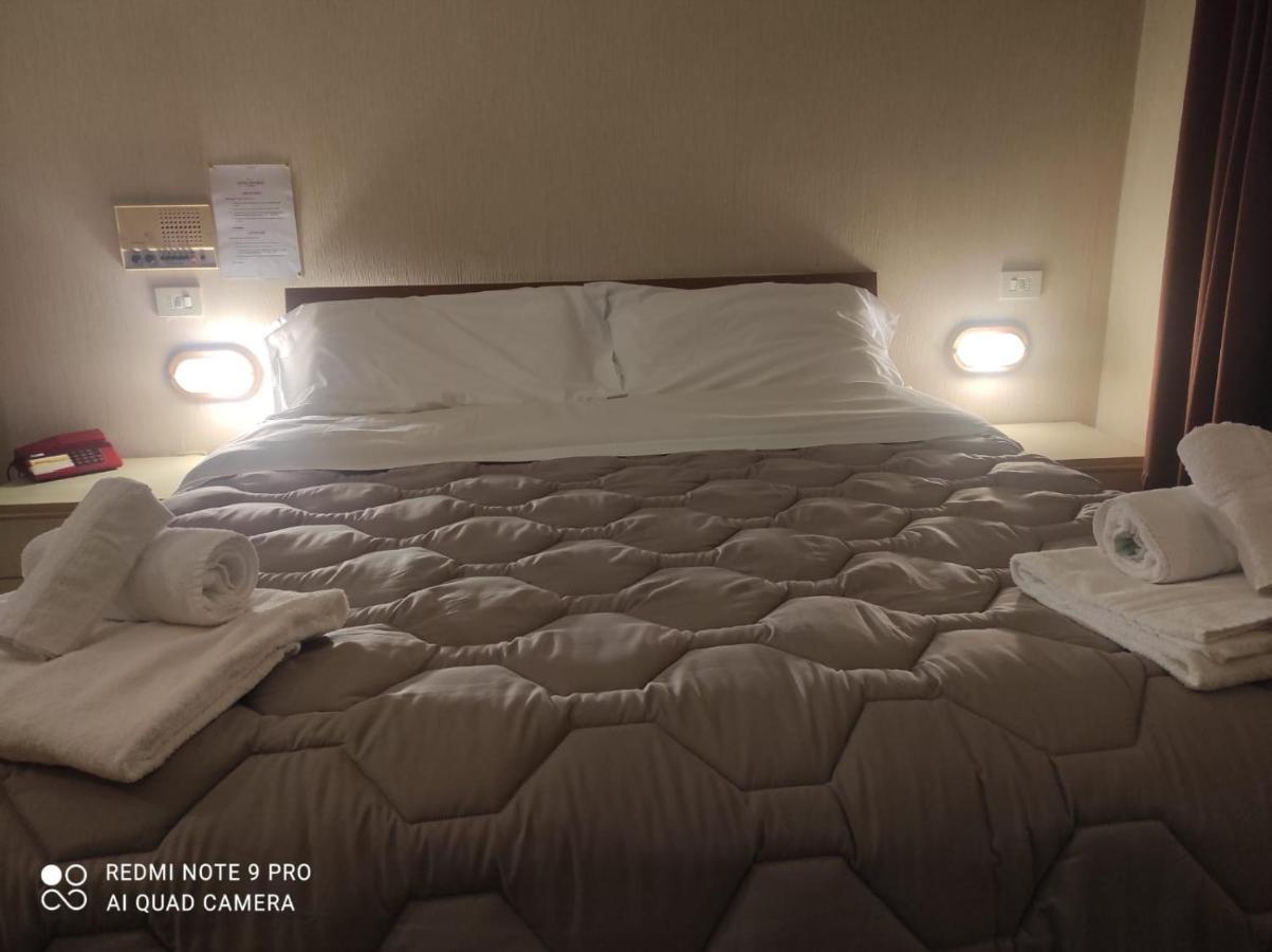 Hotel Centrale Chiusi Ngoại thất bức ảnh