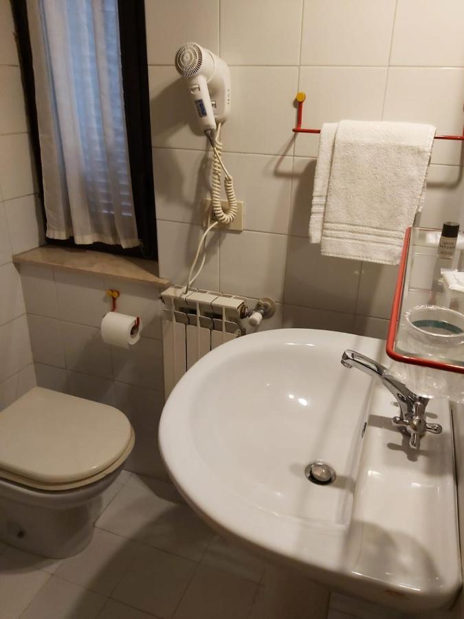Hotel Centrale Chiusi Ngoại thất bức ảnh