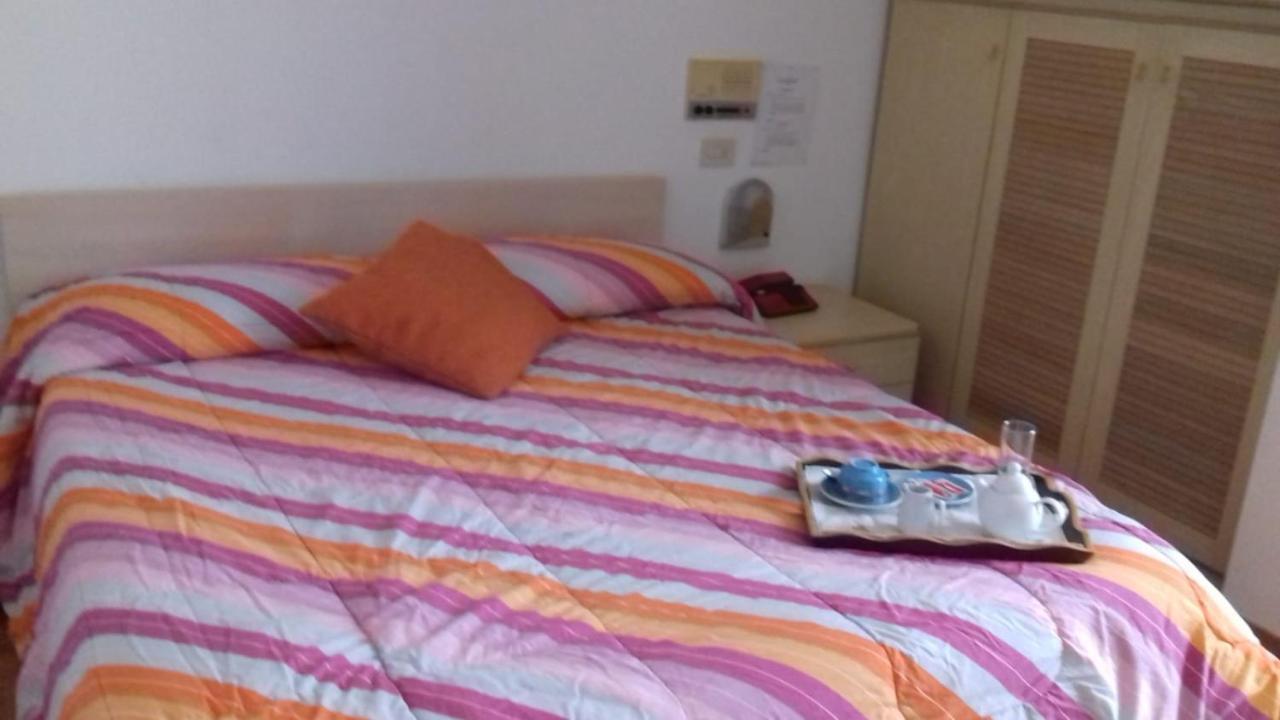 Hotel Centrale Chiusi Ngoại thất bức ảnh