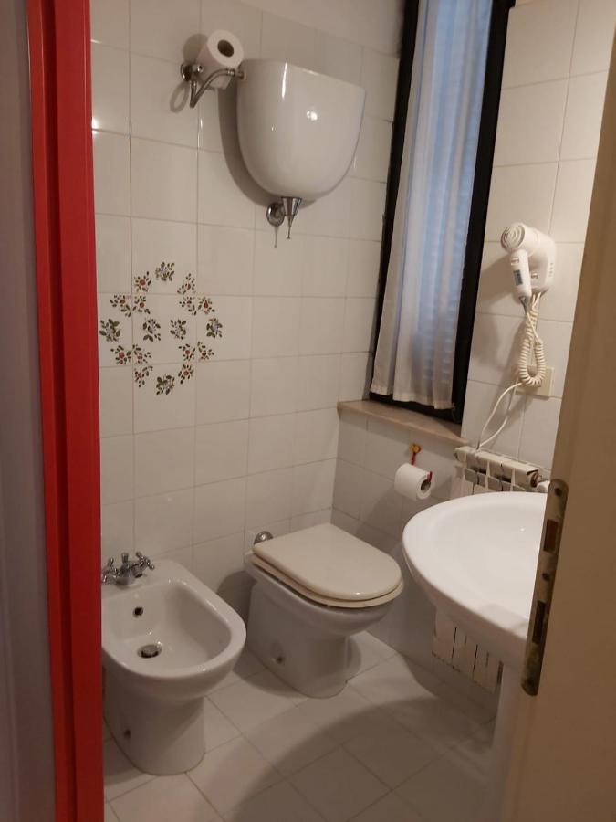 Hotel Centrale Chiusi Ngoại thất bức ảnh
